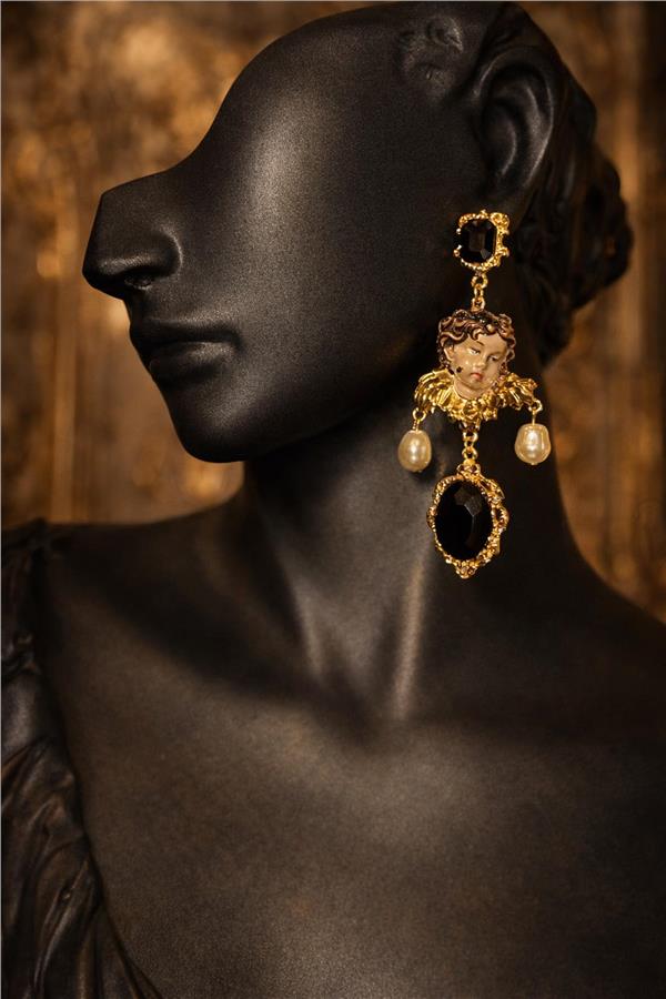 Karen Bebek Suratlı İncili Küpe